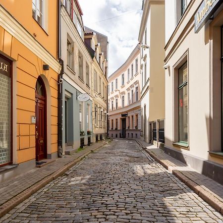 Stylish Old Town Apartment On Mucenieku Street Riga Exteriör bild