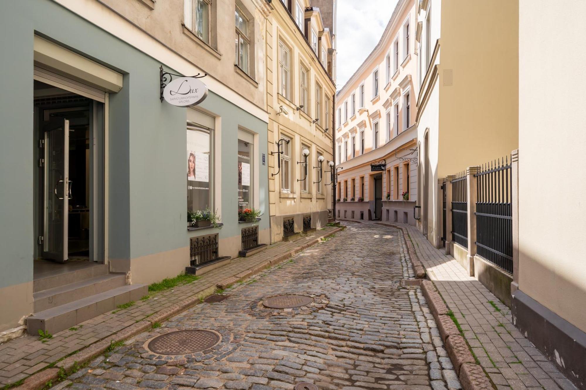 Stylish Old Town Apartment On Mucenieku Street Riga Exteriör bild